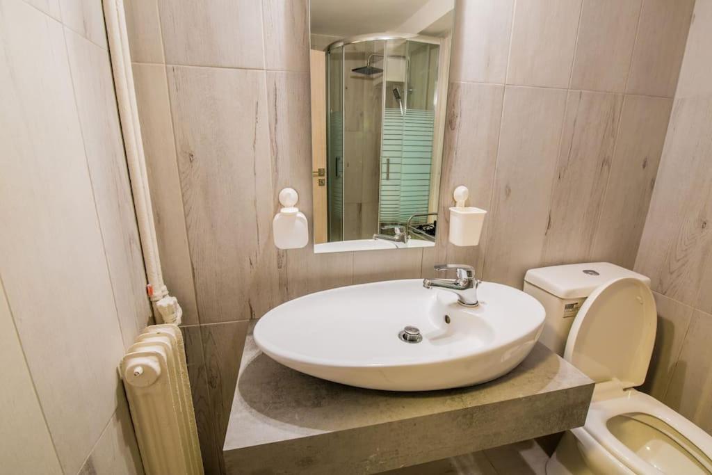 2 Bedrooms Apartment Close To Metro Dafni In Athens Luaran gambar