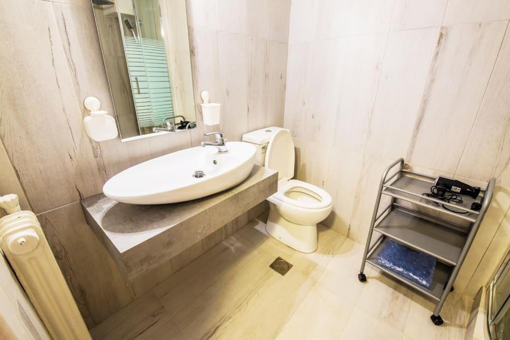 2 Bedrooms Apartment Close To Metro Dafni In Athens Luaran gambar
